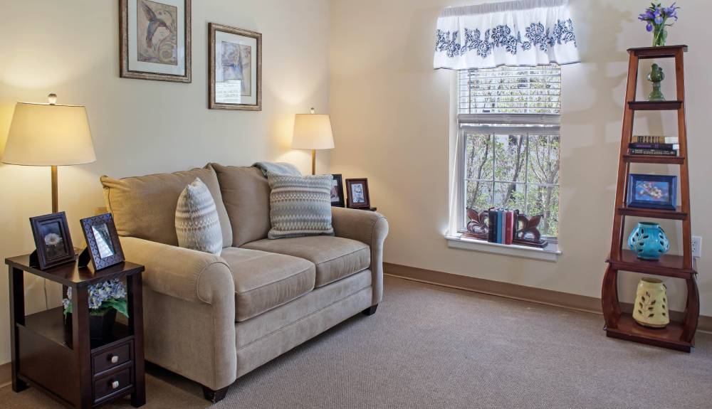 62014_BGGreensboro_8157_Livingroom